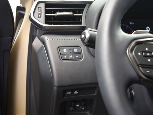 Used 2025 Lexus LX 700h Overtrail image 32