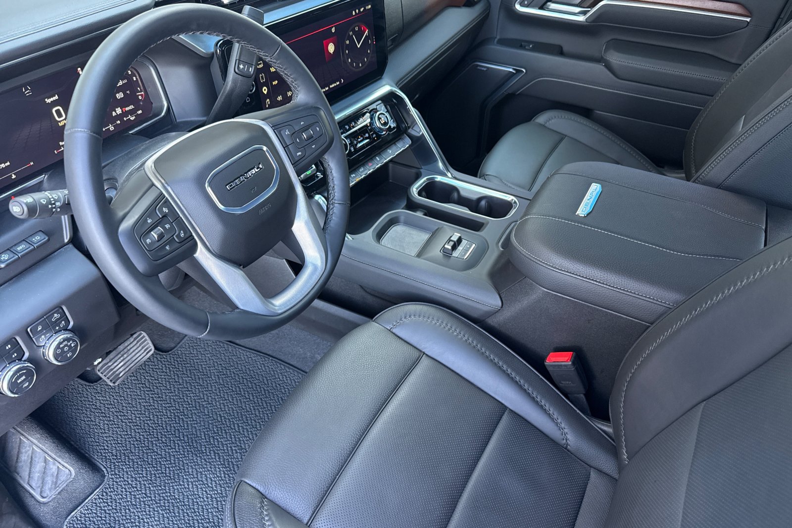 Used 2026 GMC Sierra 2500 Denali w/ Denali Reserve Package AWD/4WD image 9
