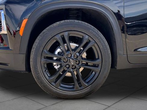 Used 2025 Chevrolet Traverse LT w/ Driver Confidence Package FWD image 11