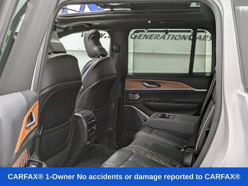 Used 2023 Jeep Grand Cherokee Summit AWD/4WD image 21