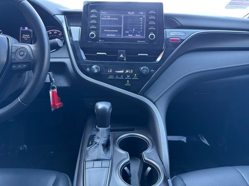 Used 2023 Toyota Camry SE FWD image 11