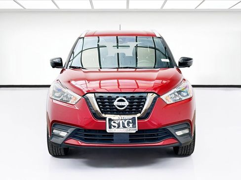 Used 2020 Nissan Kicks SR w/ SR Premium Package FWD image 2