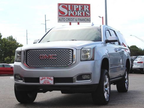 Used 2017 GMC Yukon XL Denali AWD/4WD image 7