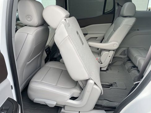 Used 2023 GMC Acadia SLT w/ Technology Package image 30