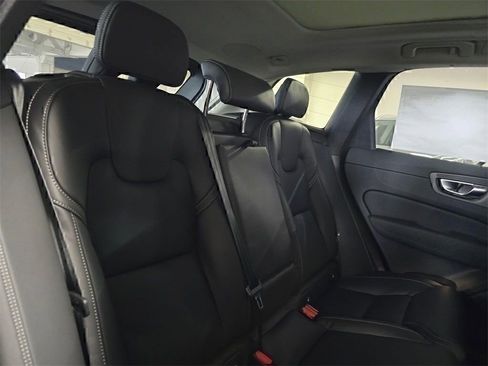 New 2026 Volvo XC60 B5 Ultra w/ Climate Package image 15