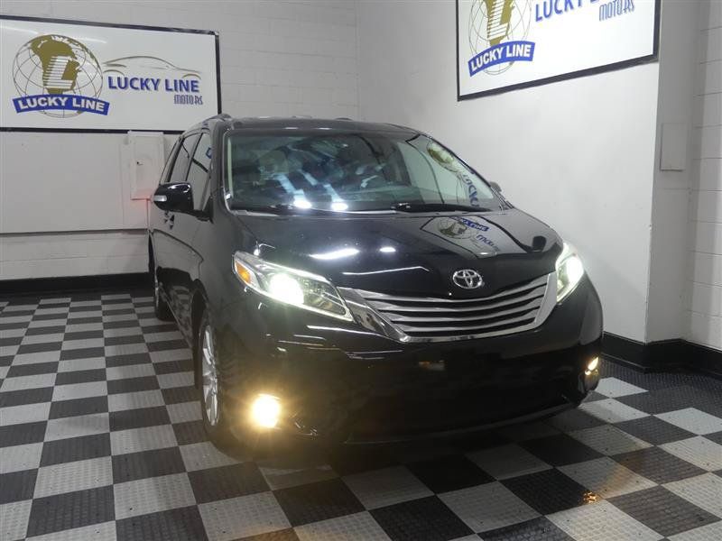 Used 2017 Toyota Sienna Limited Premium AWD/4WD image 5