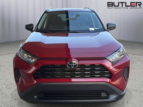 Used 2020 Toyota RAV4 LE FWD image 9