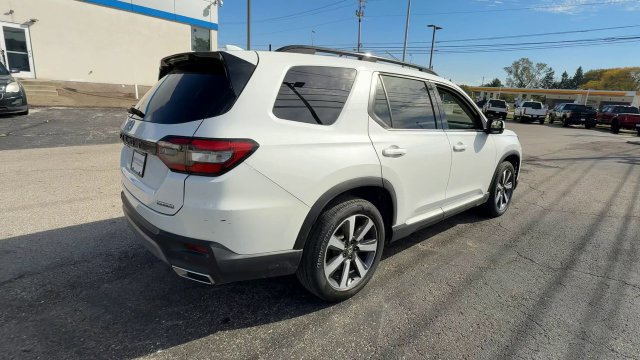 Used 2025 Honda Pilot Touring image 8