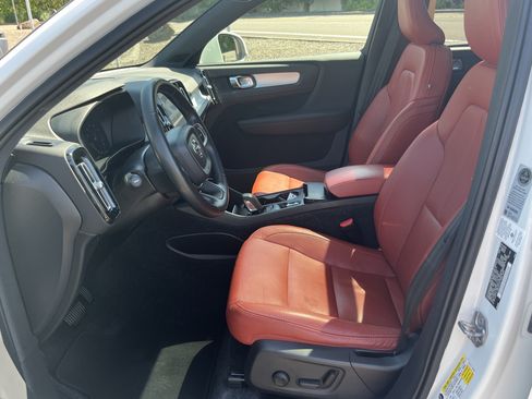 Used 2019 Volvo XC40 T5 Momentum AWD/4WD image 9