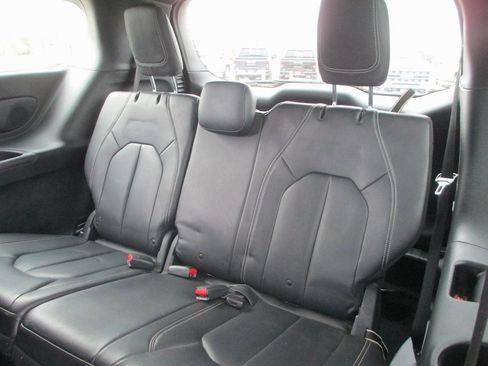 Used 2019 Chrysler Pacifica Touring-L Plus w/ Advanced Safetytec Group image 17