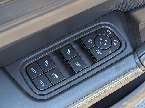 Certified 2025 Porsche Cayenne GTS AWD/4WD image 25