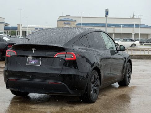 Used 2025 Tesla Model Y Long Range RWD image 4