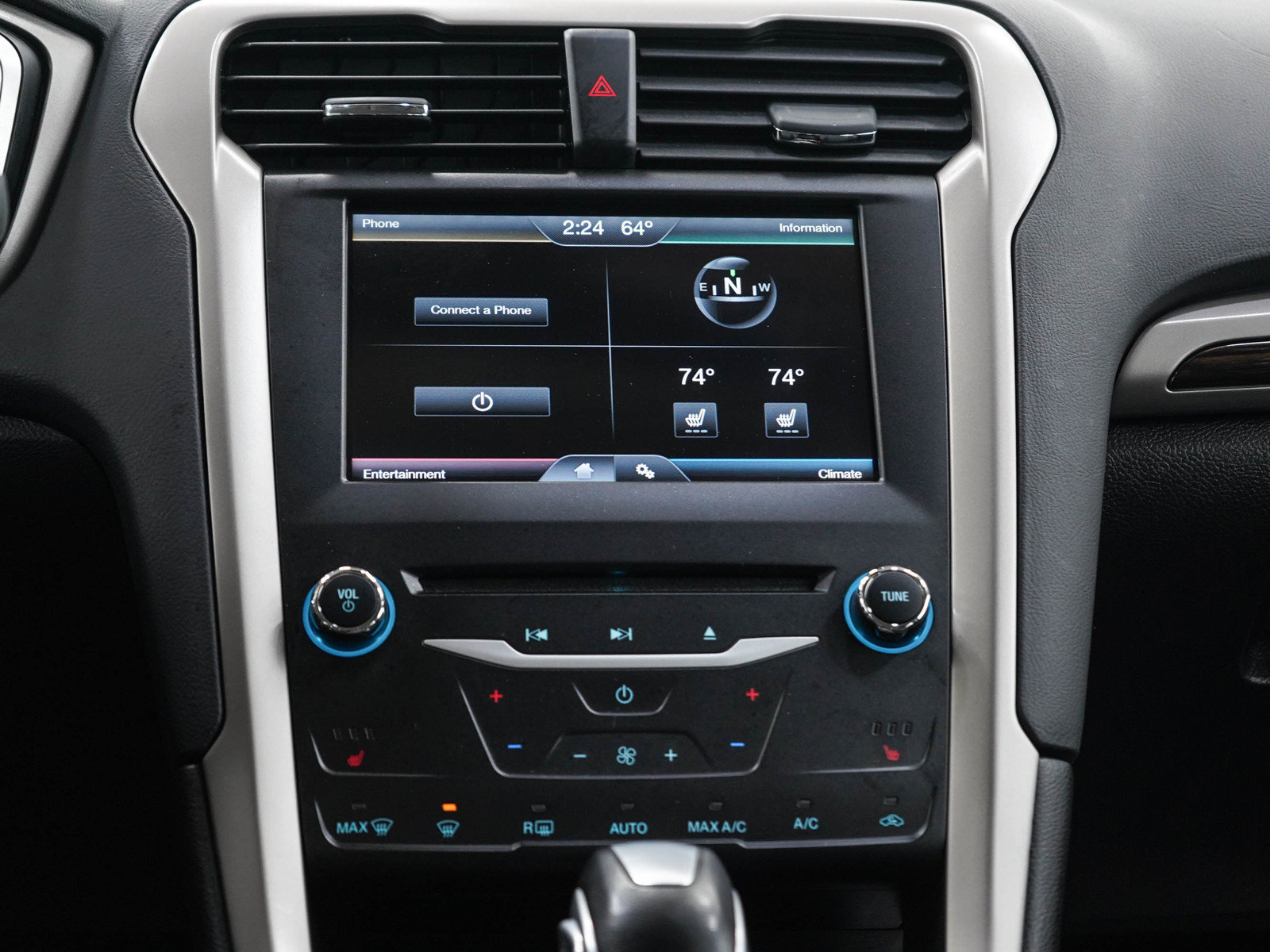 Used 2015 Ford Fusion SE w/ Equipment Group 202A FWD image 16