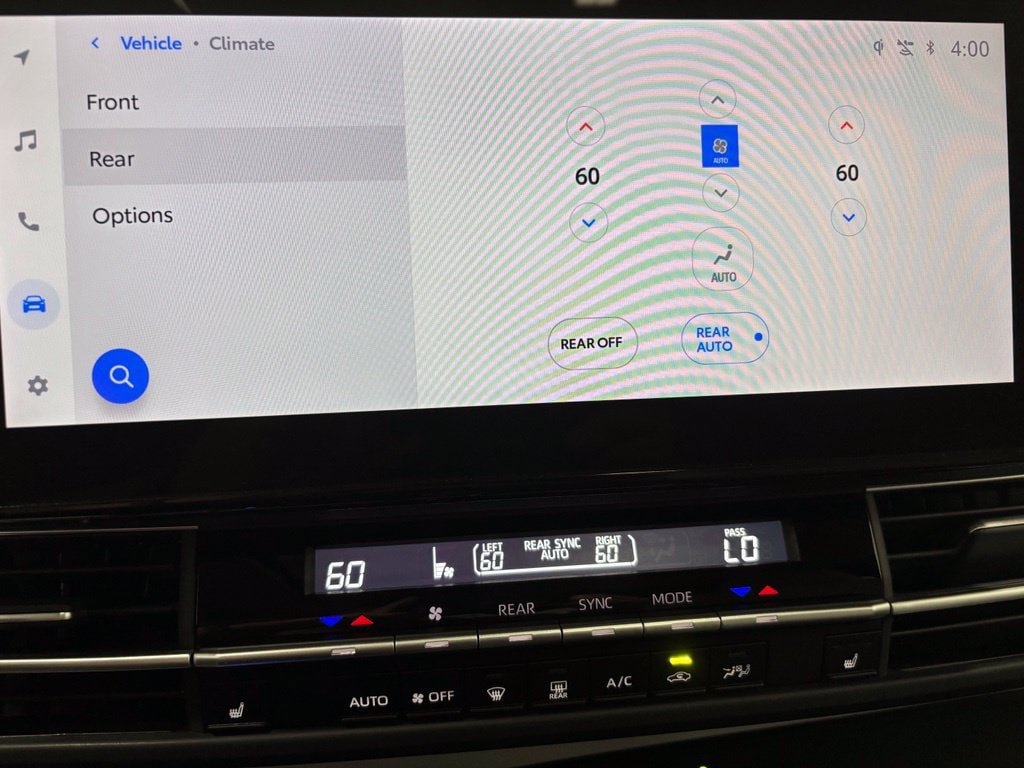 Used 2026 Toyota Sienna XLE FWD image 32