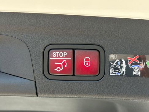 Certified 2025 Mercedes-Benz GLE 450 4MATIC image 32