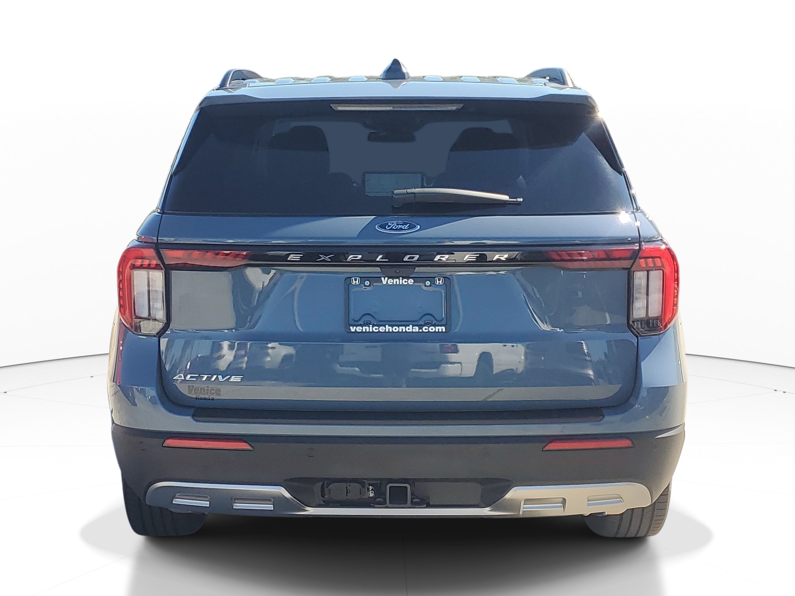Used 2026 Ford Explorer Active w/ Active Comfort Package RWD image 5