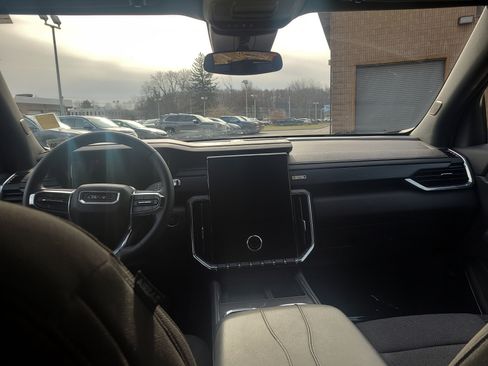 Used 2025 GMC Acadia Elevation w/ LPO, All-Weather Package image 19