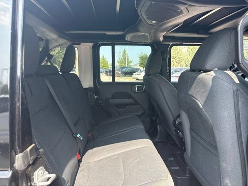Used 2025 Jeep Wrangler Unlimited Sahara w/ Safety Group AWD/4WD image 12