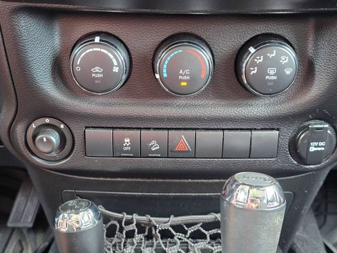 Used 2013 Jeep Wrangler Unlimited Sport AWD/4WD image 17
