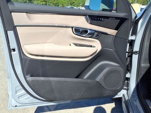 New 2026 Volvo XC90 B6 Plus w/ Protection Package Premier image 14