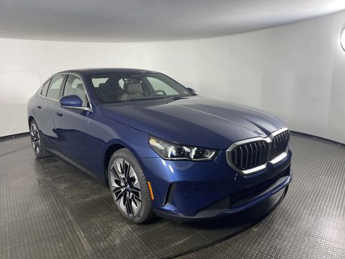 Used 2024 BMW i5 eDrive40i w/ M Sport Package image 2