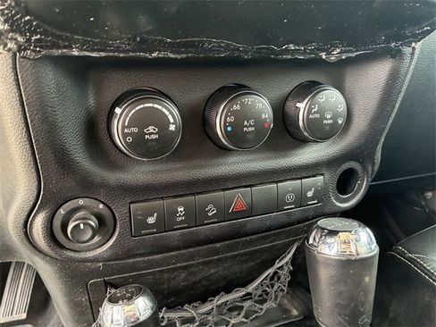 Used 2016 Jeep Wrangler Unlimited Rubicon image 33