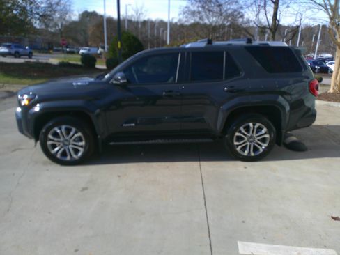 Used 2025 Toyota 4Runner Limited image 8