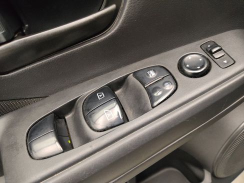 Used 2021 Nissan Kicks S image 27