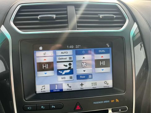 Used 2017 Ford Explorer Platinum image 40