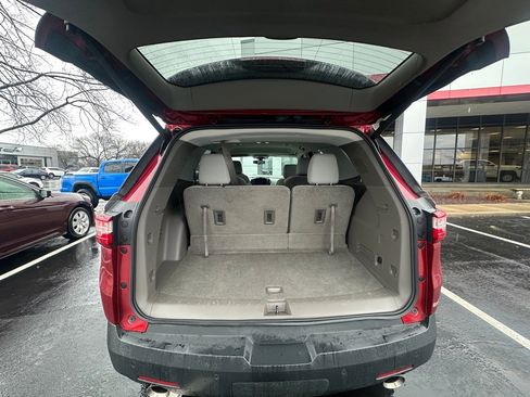 Used 2019 Chevrolet Traverse LT image 16