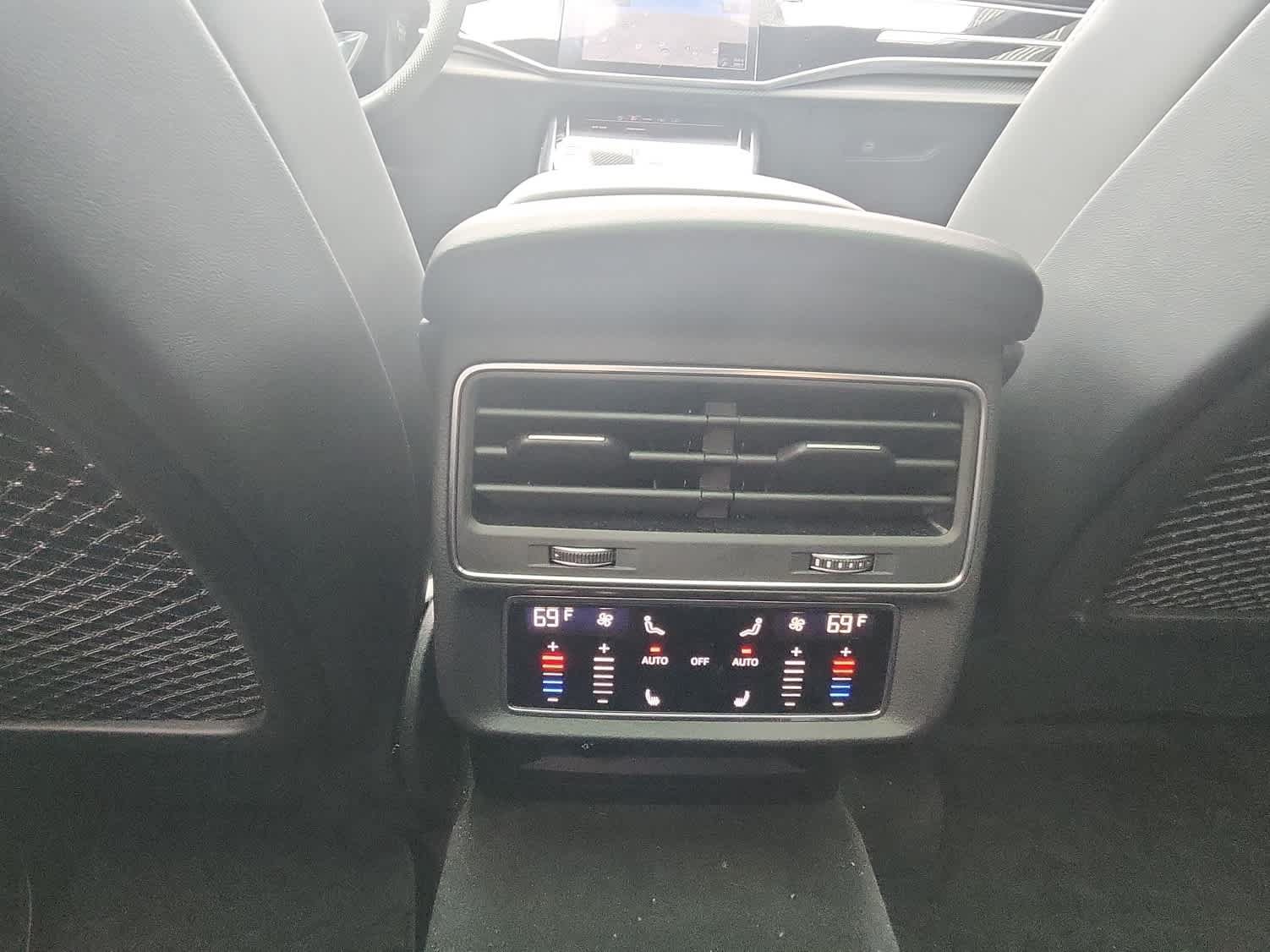 Used 2024 Audi SQ8 Premium Plus AWD/4WD image 27