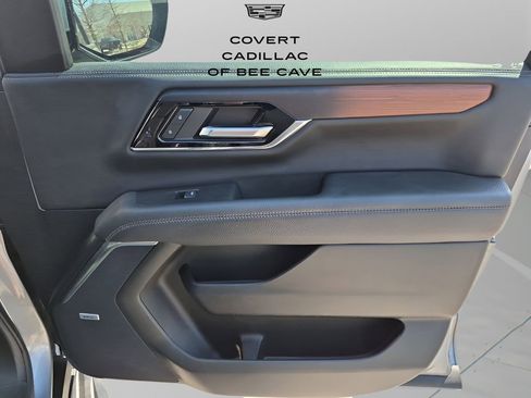 Used 2025 GMC Yukon XL Denali image 15