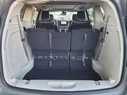 Used 2023 Chrysler Pacifica Limited image 19