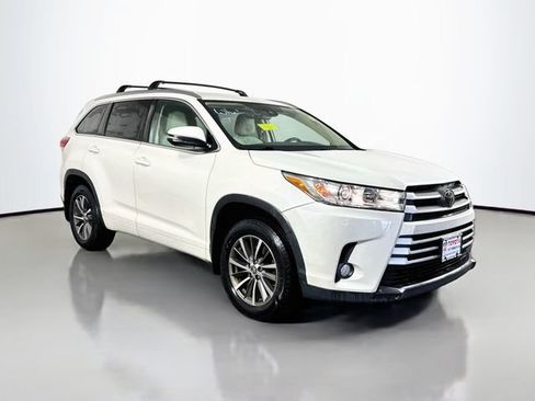 Used 2018 Toyota Highlander XLE AWD/4WD image 8