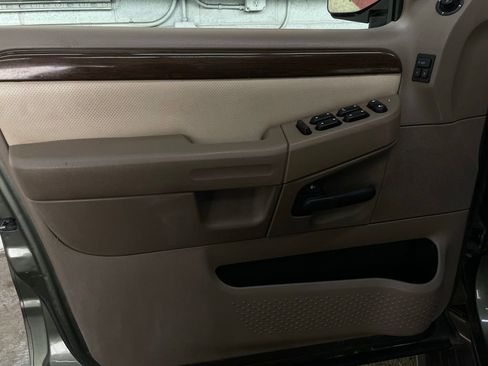 Used 2004 Ford Explorer Eddie Bauer image 20