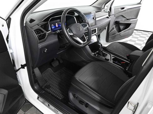 Certified 2025 Volkswagen Taos SE AWD/4WD image 16