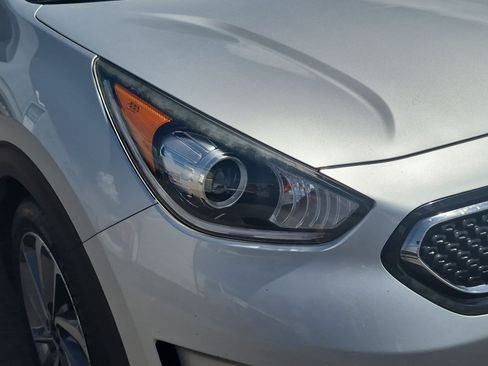 Used 2018 Kia Niro Touring FWD image 10