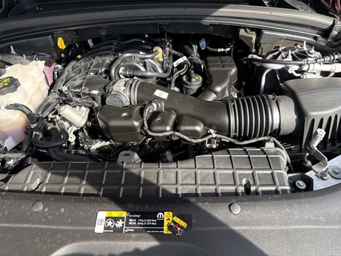 Used 2025 Jeep Grand Cherokee Limited AWD/4WD image 32