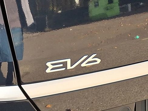 Used 2022 Kia EV6 Light image 32