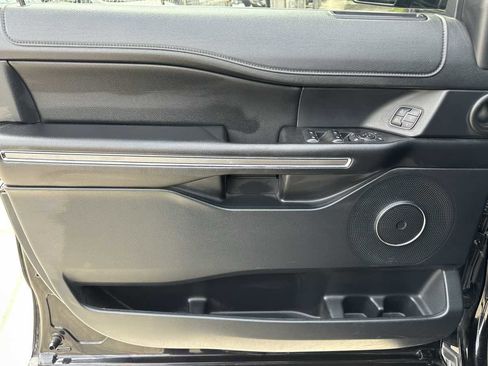 Used 2020 Ford Expedition XLT w/ Equipment Group 202A AWD/4WD image 10