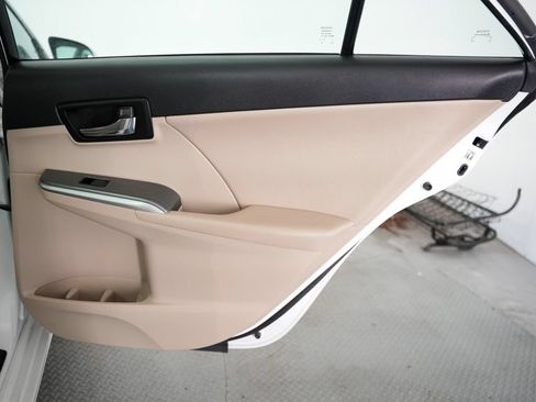 Used 2012 Toyota Camry XLE w/ Leather Pkg FWD image 41
