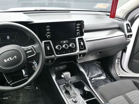 Used 2022 Kia Sorento LX image 17