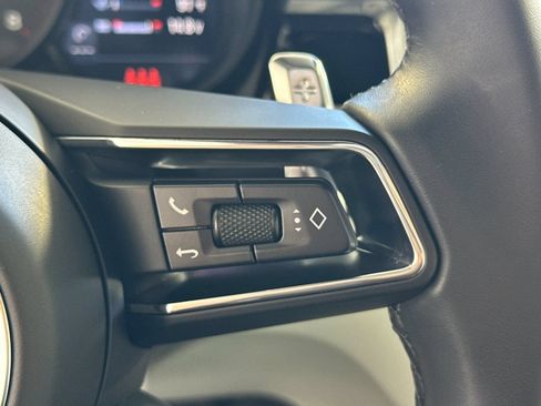 Certified 2025 Porsche Macan AWD/4WD image 29