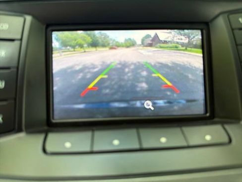 Used 2015 Ford Taurus SE FWD image 16