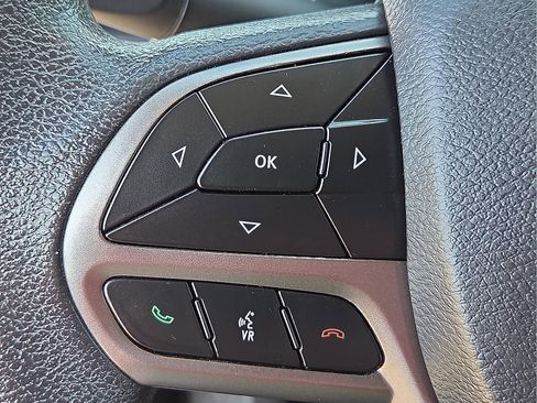 Used 2019 Jeep Cherokee Latitude w/ Popular Appearance Group image 19