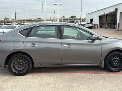 Used 2017 Nissan Sentra S image 8