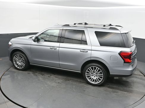 Used 2022 Ford Expedition Limited image 39