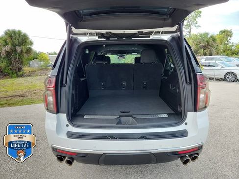 Certified 2023 Chevrolet Suburban Premier RWD image 5
