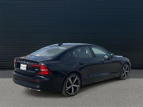 Certified 2024 Volvo S60 B5 Ultimate image 5