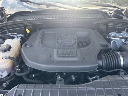 Used 2021 Jeep Grand Cherokee L Overland w/ Luxury Tech Group IV AWD/4WD image 37
